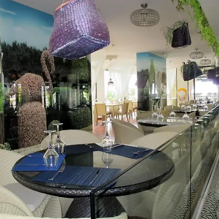 Oasis Vip Club - Boutique On The Beach Itself