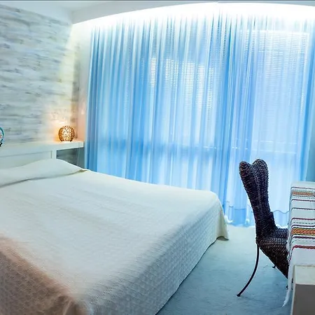 Апартаменты Oasis Vip Club - Boutique On The Beach Itself