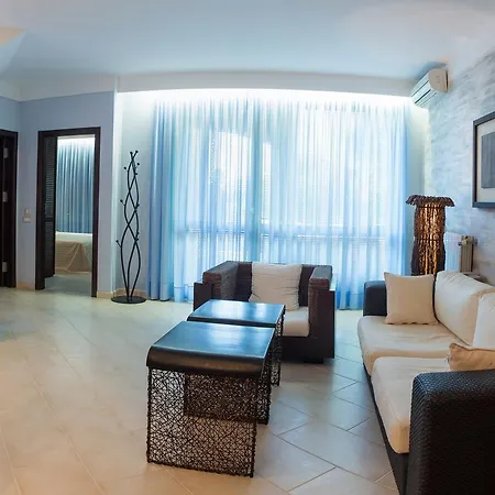 Апартаменты Oasis Vip Club - Boutique On The Beach Itself