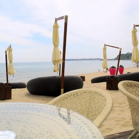 Апартаменты Oasis Vip Club - Boutique On The Beach Itself
