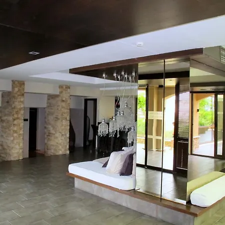 Апартаменты Oasis Vip Club - Boutique On The Beach Itself Солнечный берег