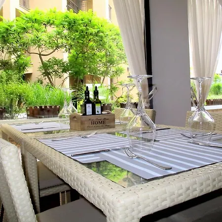 Апартаменты Oasis Vip Club - Boutique On The Beach Itself